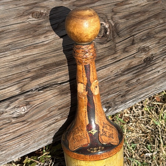 Vintage Italian Old World Ship Leather Wrapped Bar tall Decanter - Picture 4 of 9